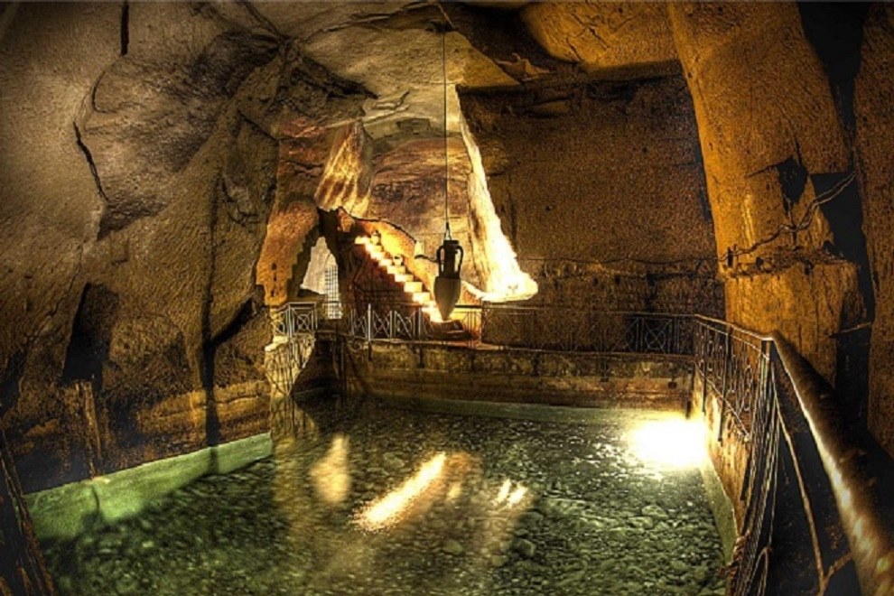 Naples Underground: Private Greco-Roman Tunnels & Napoli Sotterranea