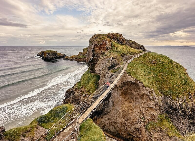 Carrick-a-Rede Rope Bridge: Exclusive Coastal Walk & Sea Views