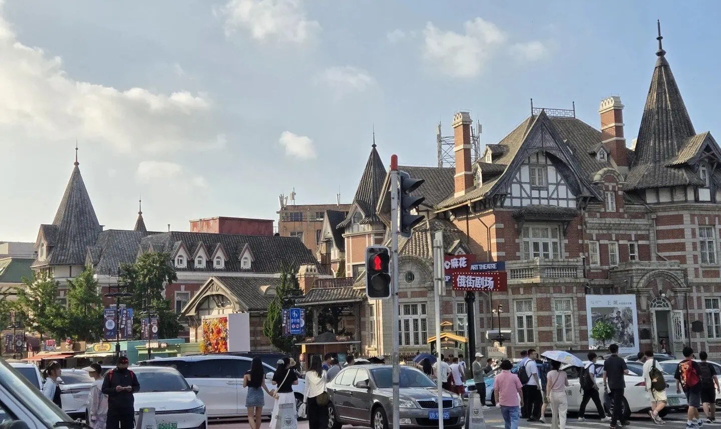 Russian Cultural Street & Zhongshan Square: Dalian's European Soul