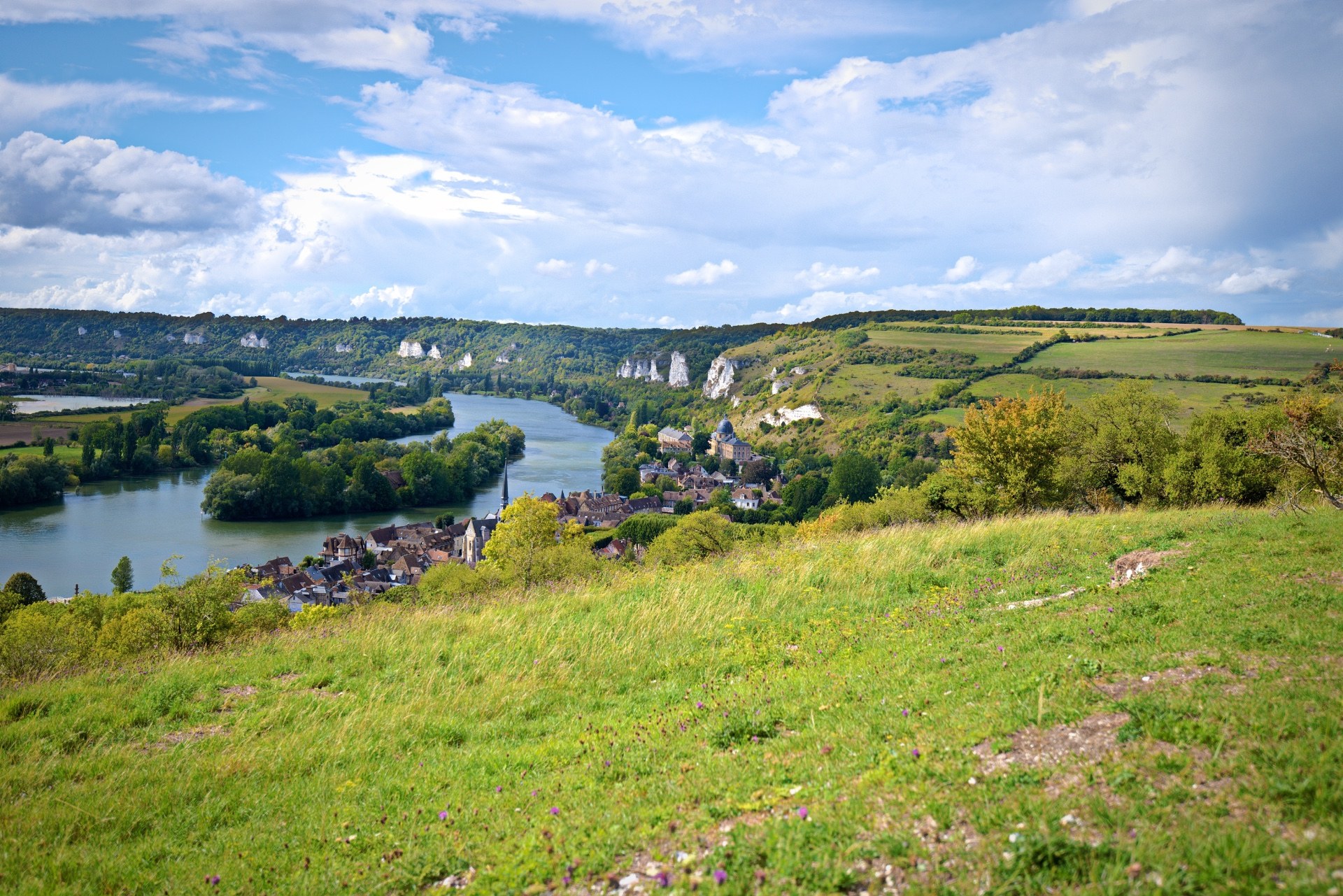 Seine Valley by Electric Bike: Villages, Vineyards & River Loops