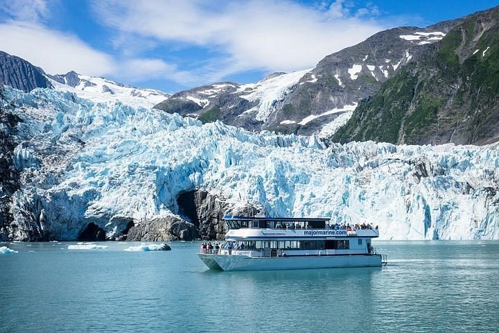Private Luxury Yacht Cruise: Glaciers, Wildlife & Hidden Coves
