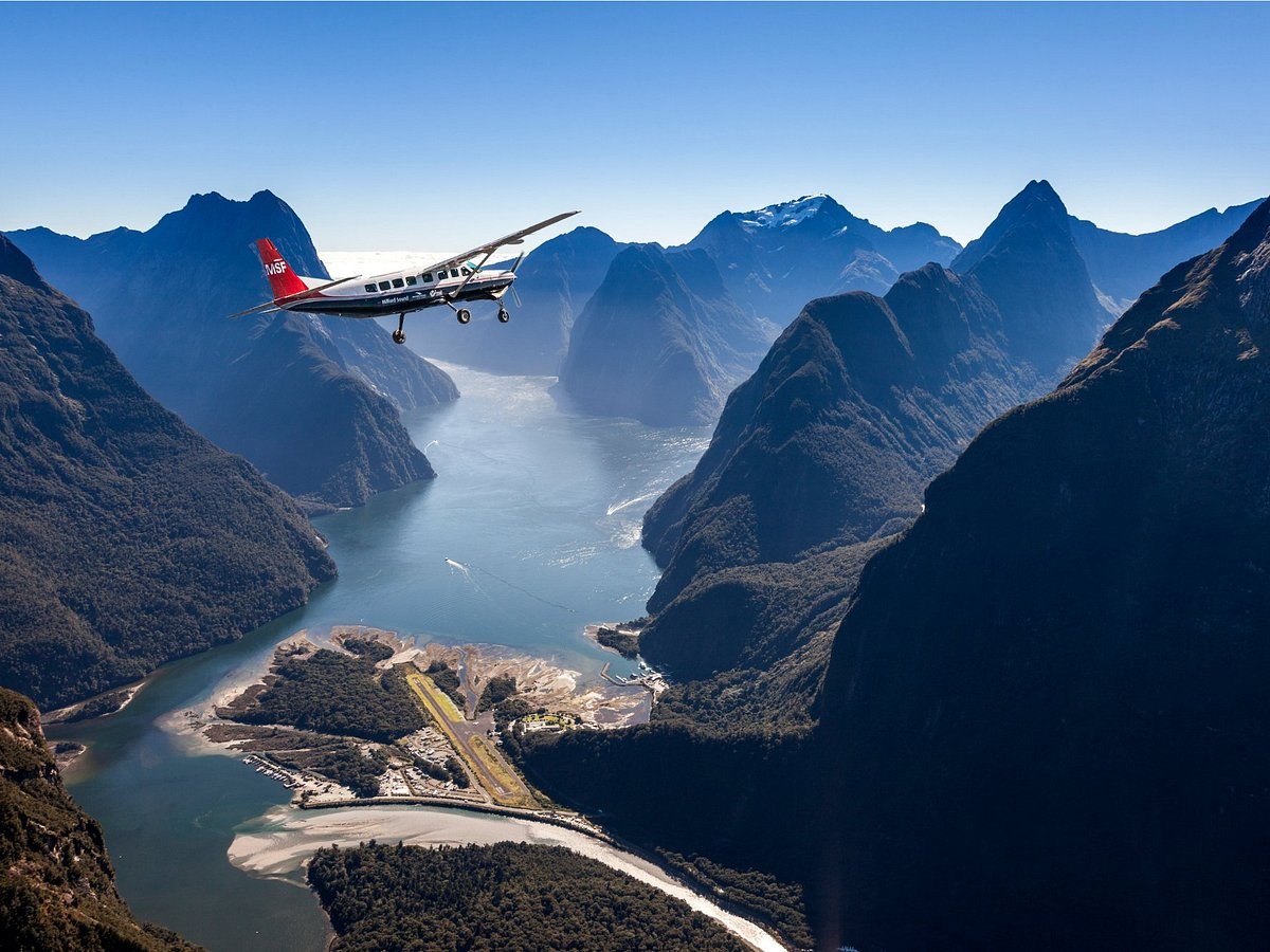 Milford Sound Private Guided Scenic Flight & Cruise