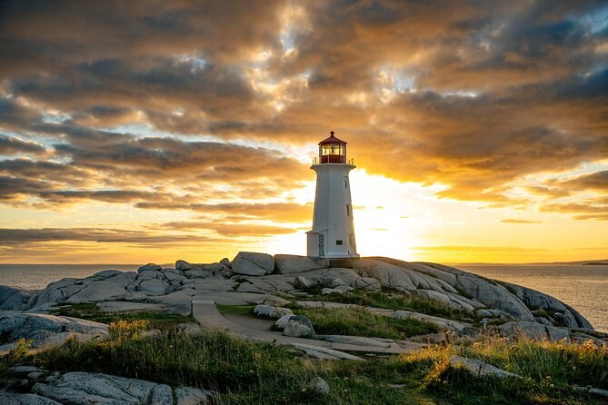 Peggy's Cove Lighthouse & Nova Scotia Coastal Private Tour