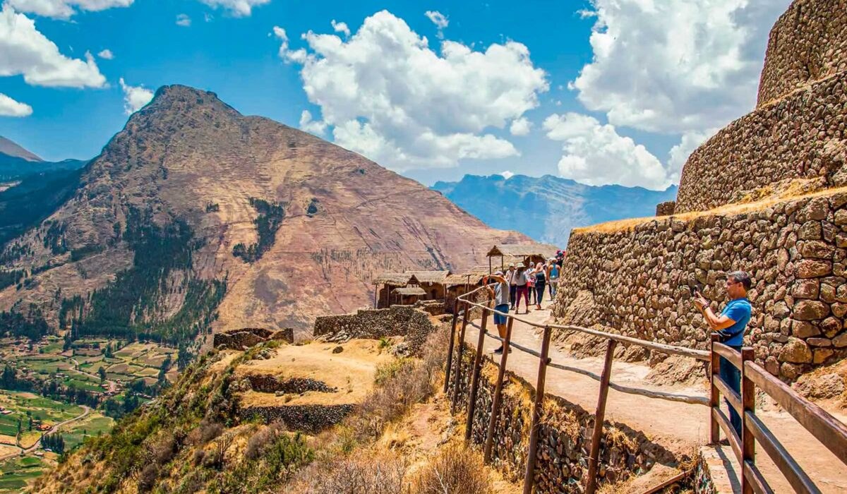 Sacred Valley Private Day: Pisac Ruins, Market & Ollantaytambo