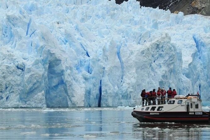 San Rafael Glacier Lagoon Cruise with Breakfast & Lunch