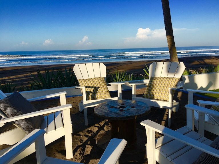 Playa Metalio Beachfront Escape: Black-Sand Pacific Coast in Style