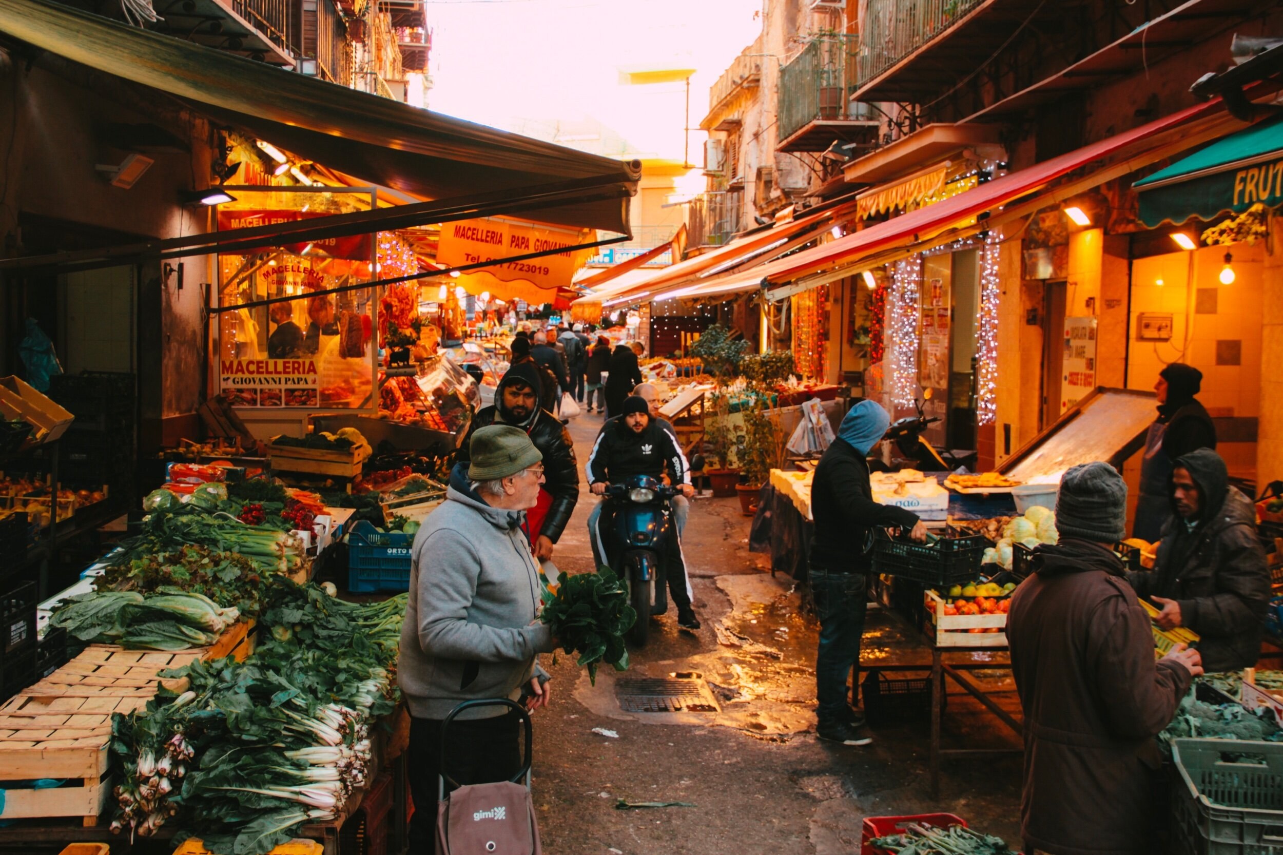 Palermo street-food walk through Capo, Ballarò & Vucciria markets