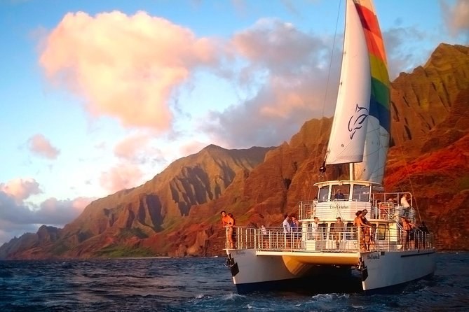 Nā Pali Sunset Dinner Sail: Star Dinner Cruise