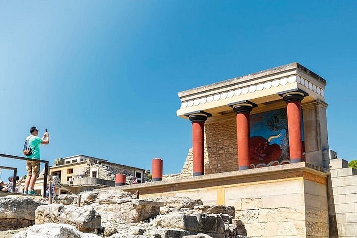 Knossos Palace: Private Guided Tour of Europe's Oldest City