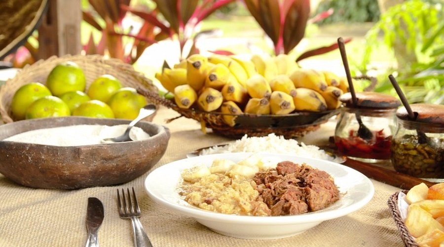 Barreado Feast & Local Market: A Private Culinary Immersion