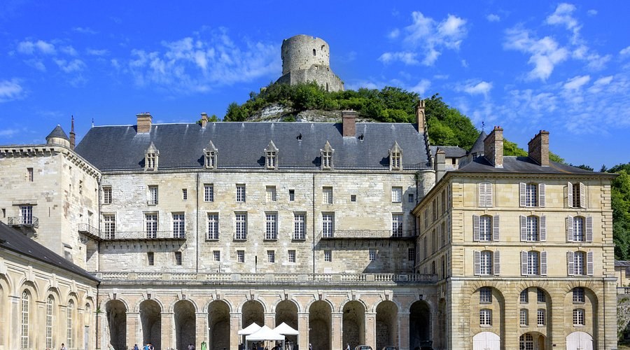 La Roche-Guyon: Private Château & River Village Day Tour