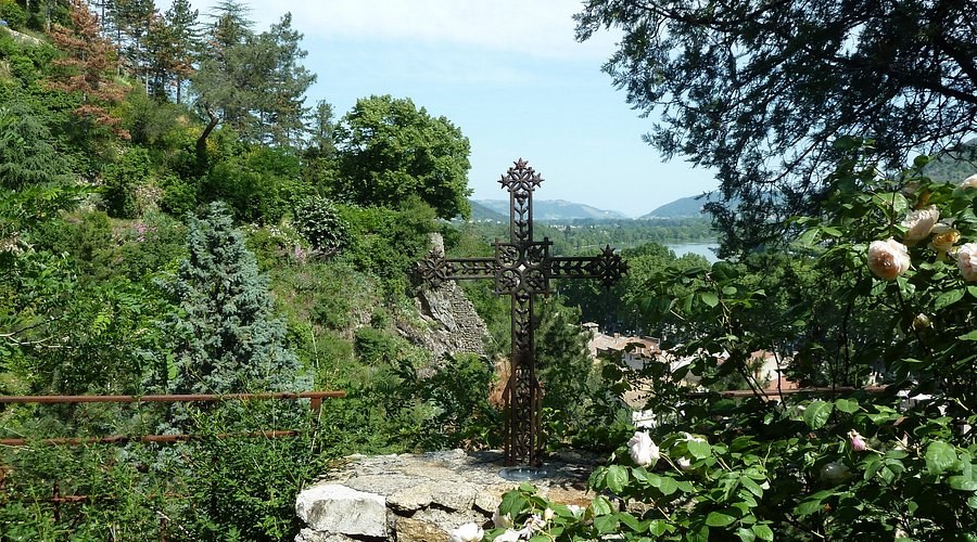 Jardin d'Eden: A Private Walk Through Tournon's Secret Garden