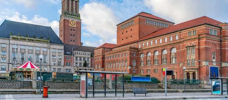 Kiel: 2-Hour Intimate Walking Tour of History & Hidden Secrets