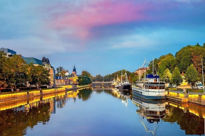 Royal Path to Åbo: Premium Private Walking Tour of Historic Turku