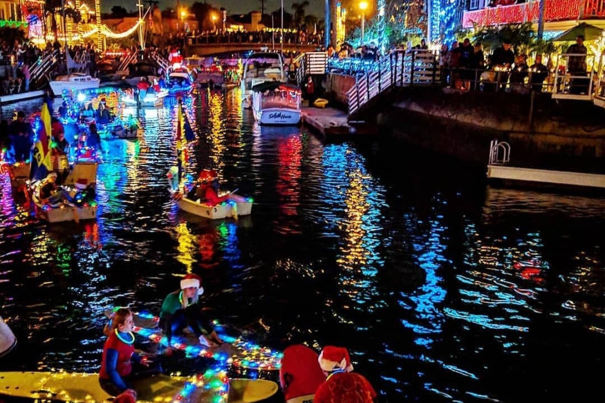 Naples Island: Private Gondola Cruise Through the Canals
