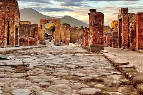 Pompeii After Dark: Exclusive Evening Private Tour