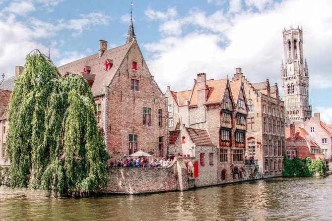 Private Bruges Chocolate Masterclass & Tasting with Local Artisan