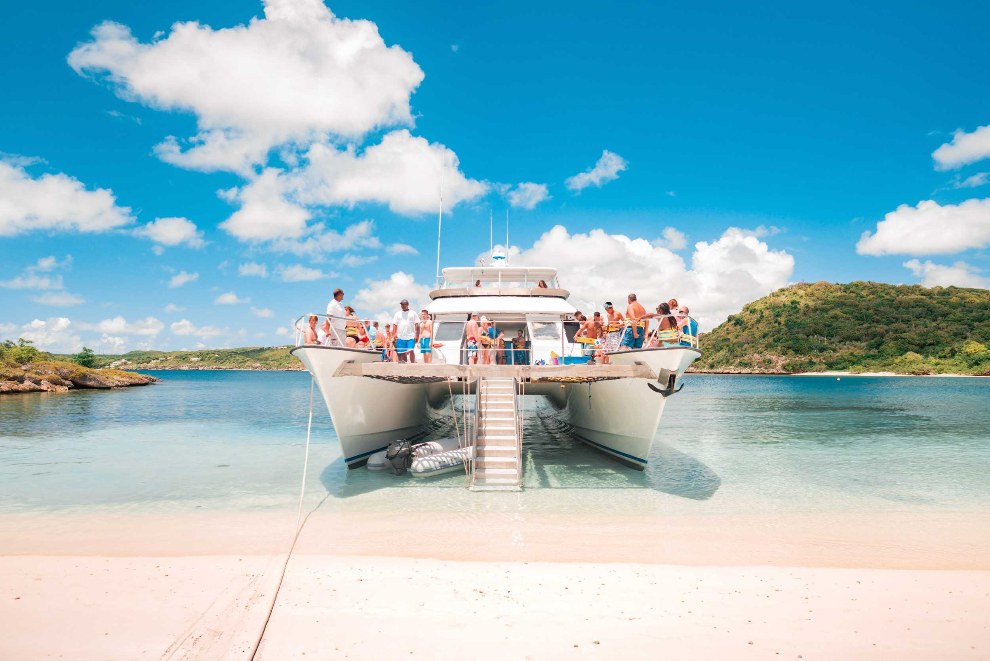 Antigua: Private Catamaran to Stingray City & Hidden Reef Snorkel