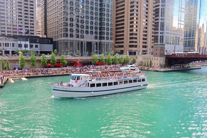 Architecture Boat Tour: Chicago River Private Charter