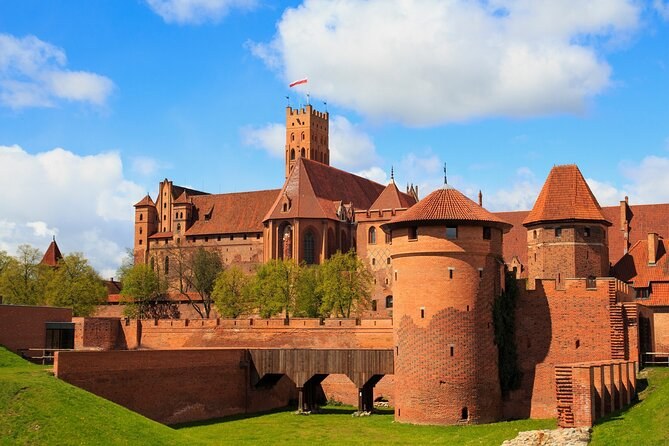 Malbork Castle: Private VIP Access & Guided Exploration