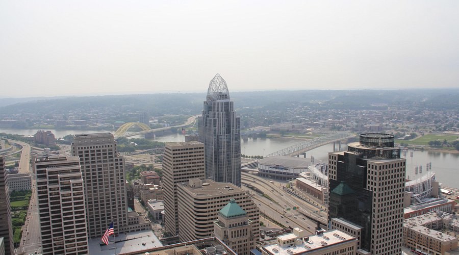Carew Tower Ascent: Panoramic Cincinnati Skyline Experience
