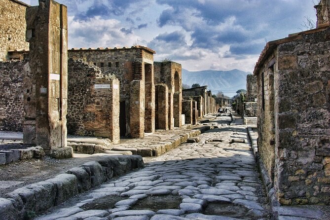 Private Pompeii Excavations: Exclusive After-Hours Access