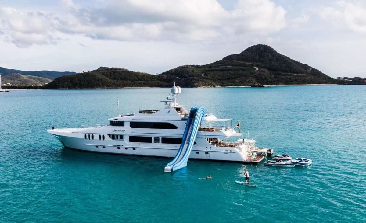 Private Yacht Charter: Hidden Coves & Coastal Villas