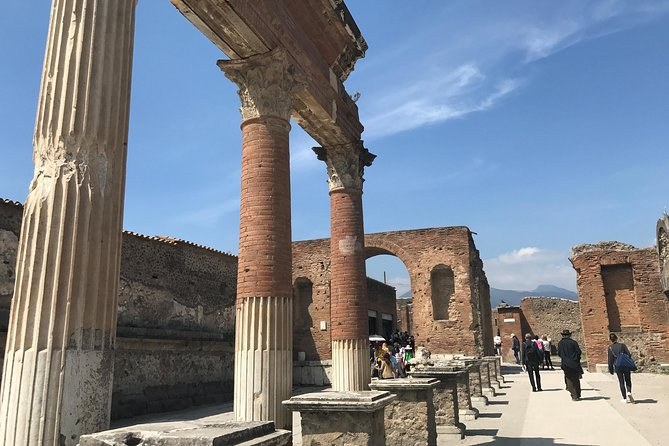 Pompeii: Private Archaeological Excavation Walk at Dawn