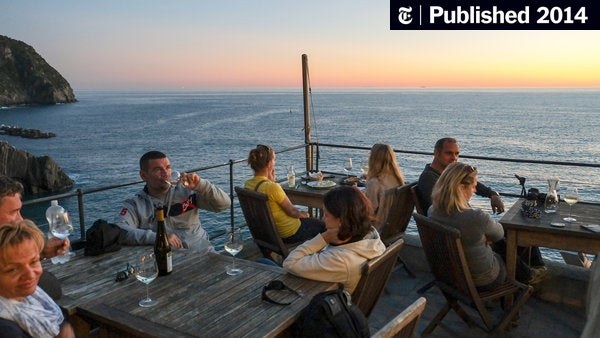 Cinque Terre: Private Coastal Hike & Seafood Lunch by the Sea