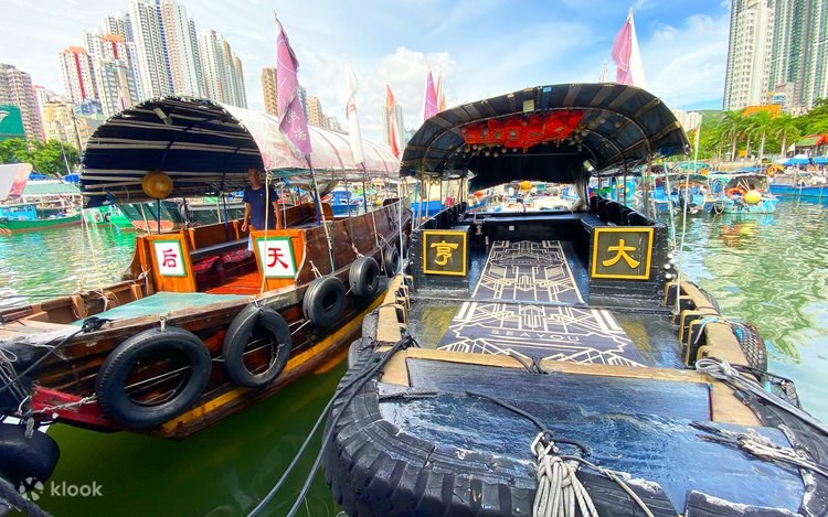 Aberdeen Typhoon Shelter: Private Sampan & Floating Village Feast