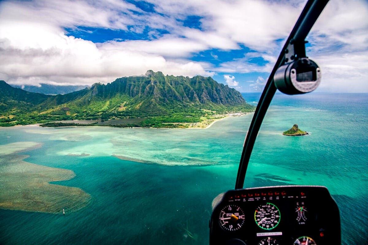 Private Helicopter Tour Over Oahu's Volcanic Peaks & Na Pali