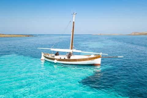 Asinara National Park: Private Sailboat Day with Gourmet Lunch