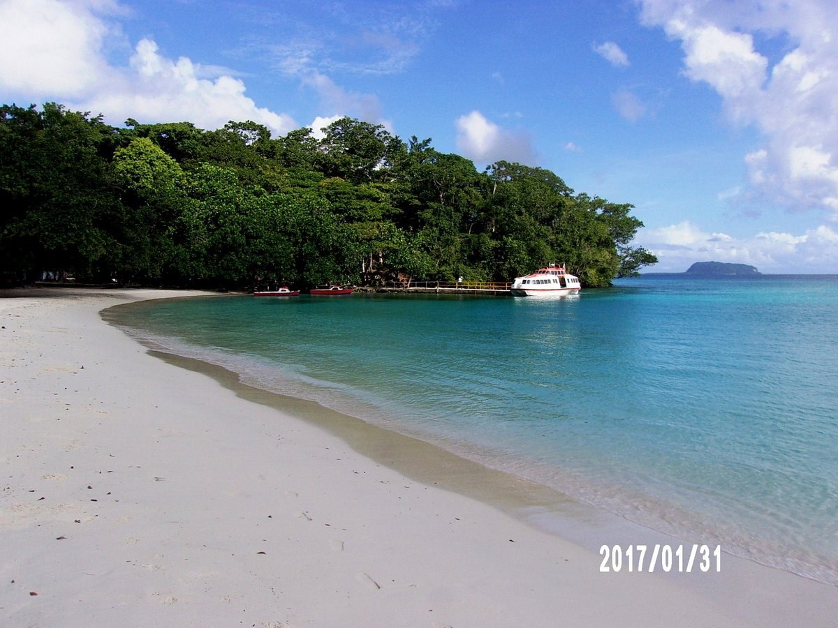 Champagne Beach: Private Half-Day with Port Olry Village Visit