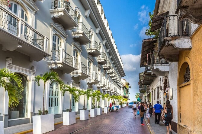 Casco Viejo Private Architecture & Gastronomy Evening Walk