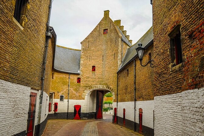 Zierikzee Old Town: Private Heritage Walk & Zuidhavenpoort