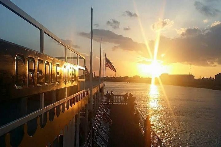 Mississippi River Private Sailing & Jazz Sunset Cruise