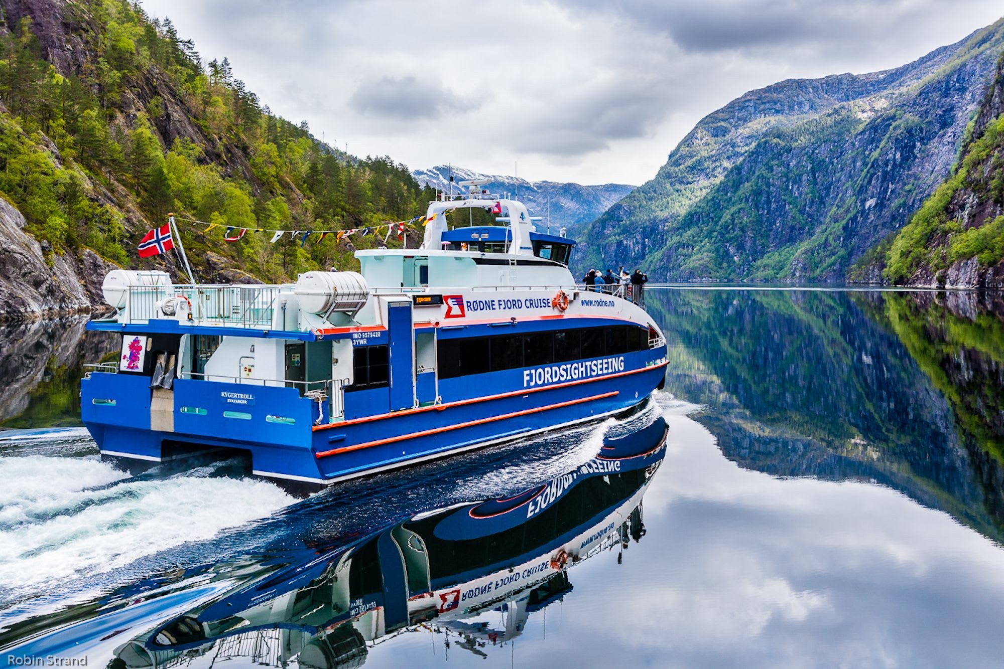 Mostraumen Fjord Cruise: Waterfalls, Eagles & Wild Norway