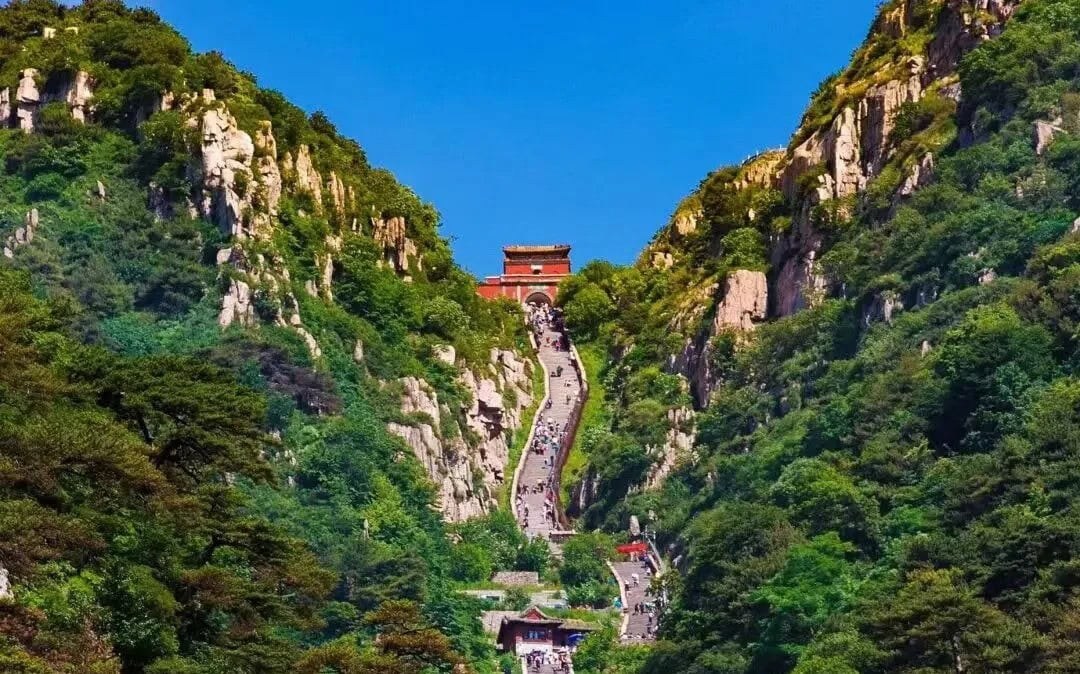 Jade Emperor Scenic Area: Private Hiking & Taoist Summit Experience