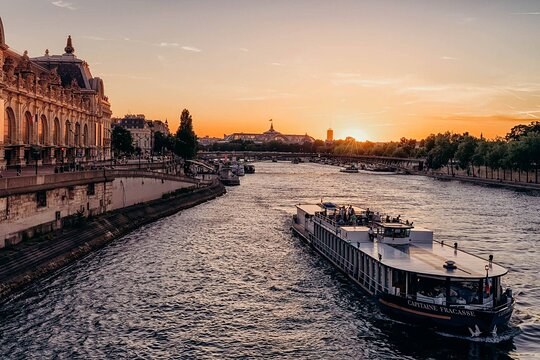 Seine River: Private Luxury Boat Cruise at Sunset