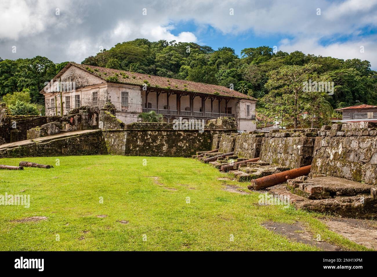 Lbomo Colonial Fort & Clifftop Ruins: Private Historian Tour