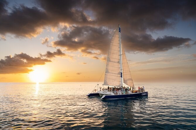 Private Sailing Catamaran: Snorkel Reefs & Champagne Sunset