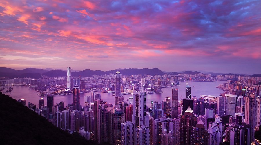 Victoria Peak at Dusk: Private Tram & Summit Experience