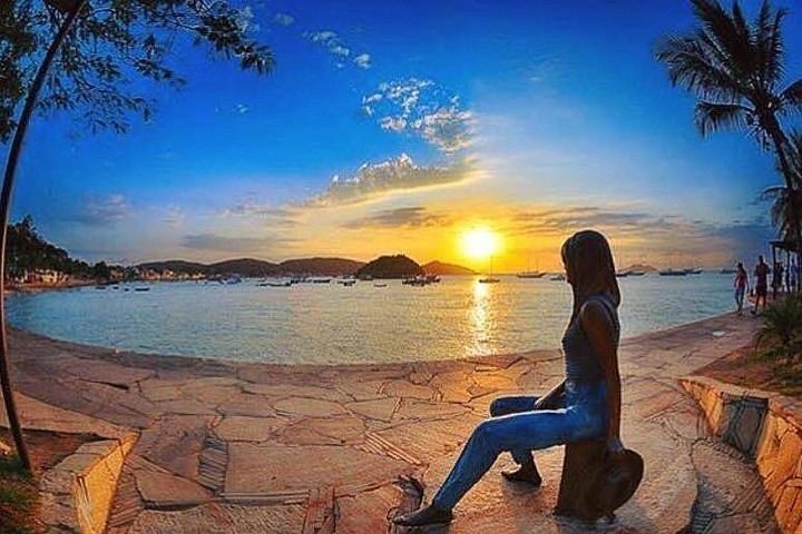 Búzios: Sunset Dining at Sawasdee — Orla Bardot Table