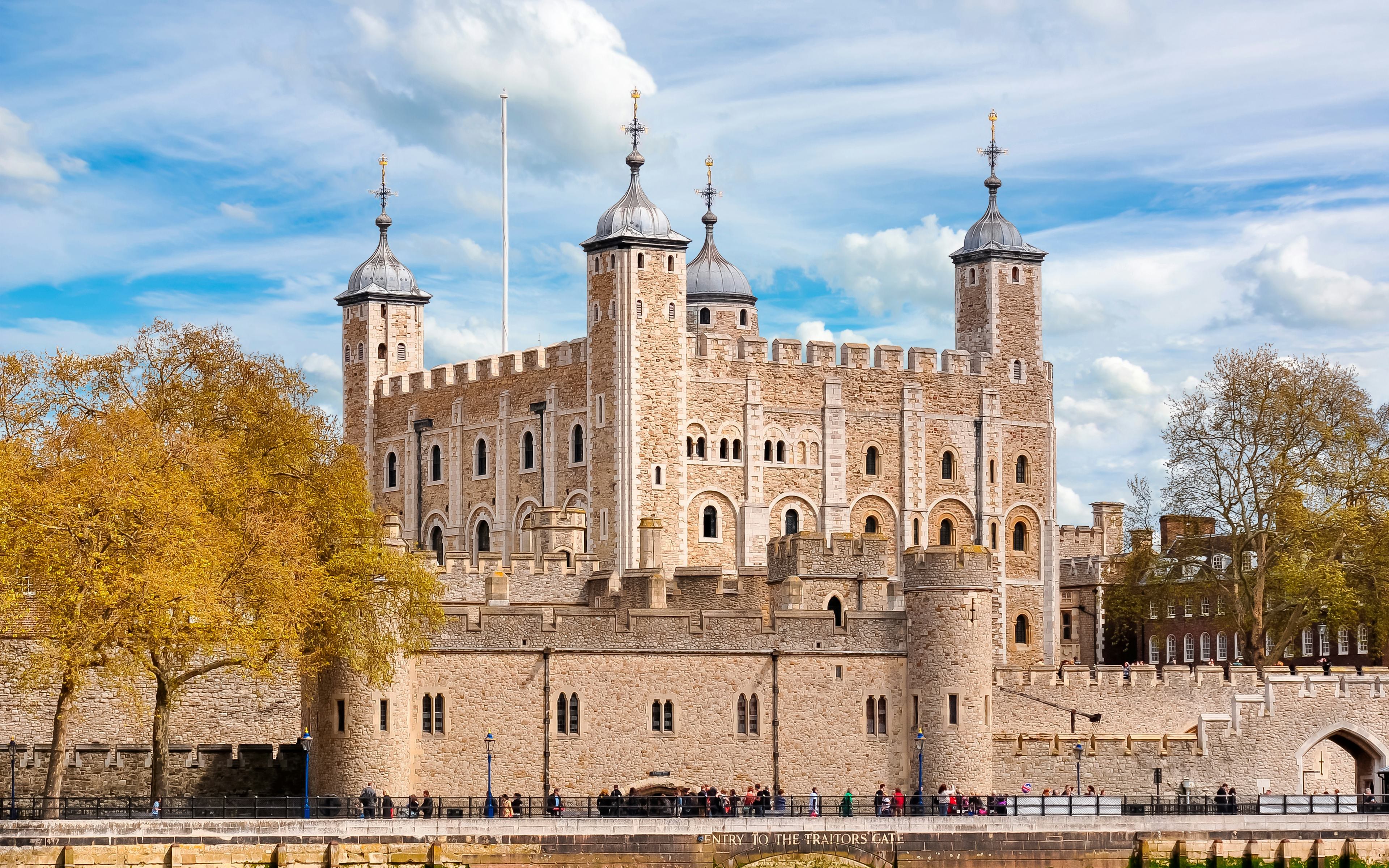 Private Guided Tower of London: Crown Jewels & Battlements
