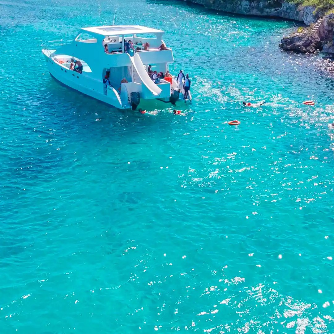 Catalina Island Private Charter: Snorkel, Kayak & Clifftop Dining