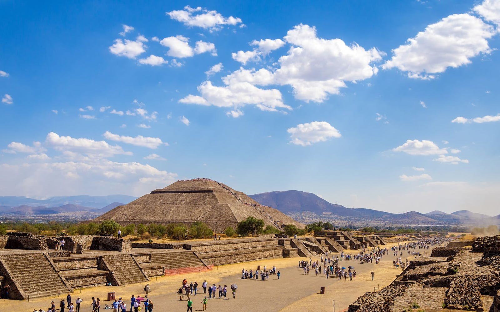 Teotihuacán Pyramids: Private Sunrise Climb & Expert Guide
