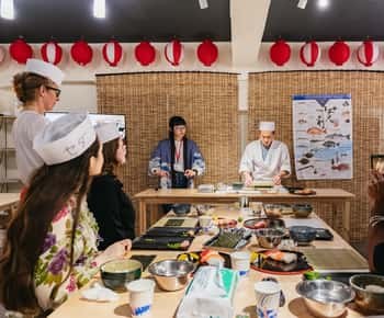 Tsukiji Outer Market: Private Chef-Led Sushi & Seafood Morning