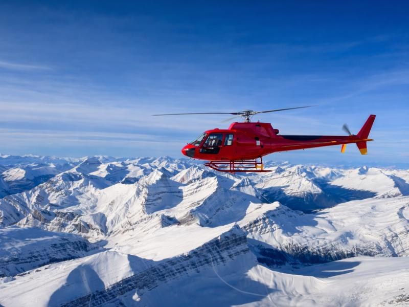 Scenic Helicopter Panorama: Volcano, Reef & Island Peaks