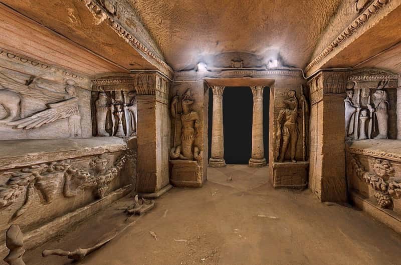 Private Guided Tour: Alexandria's Royal Catacombs & Kom el-Shoqafa