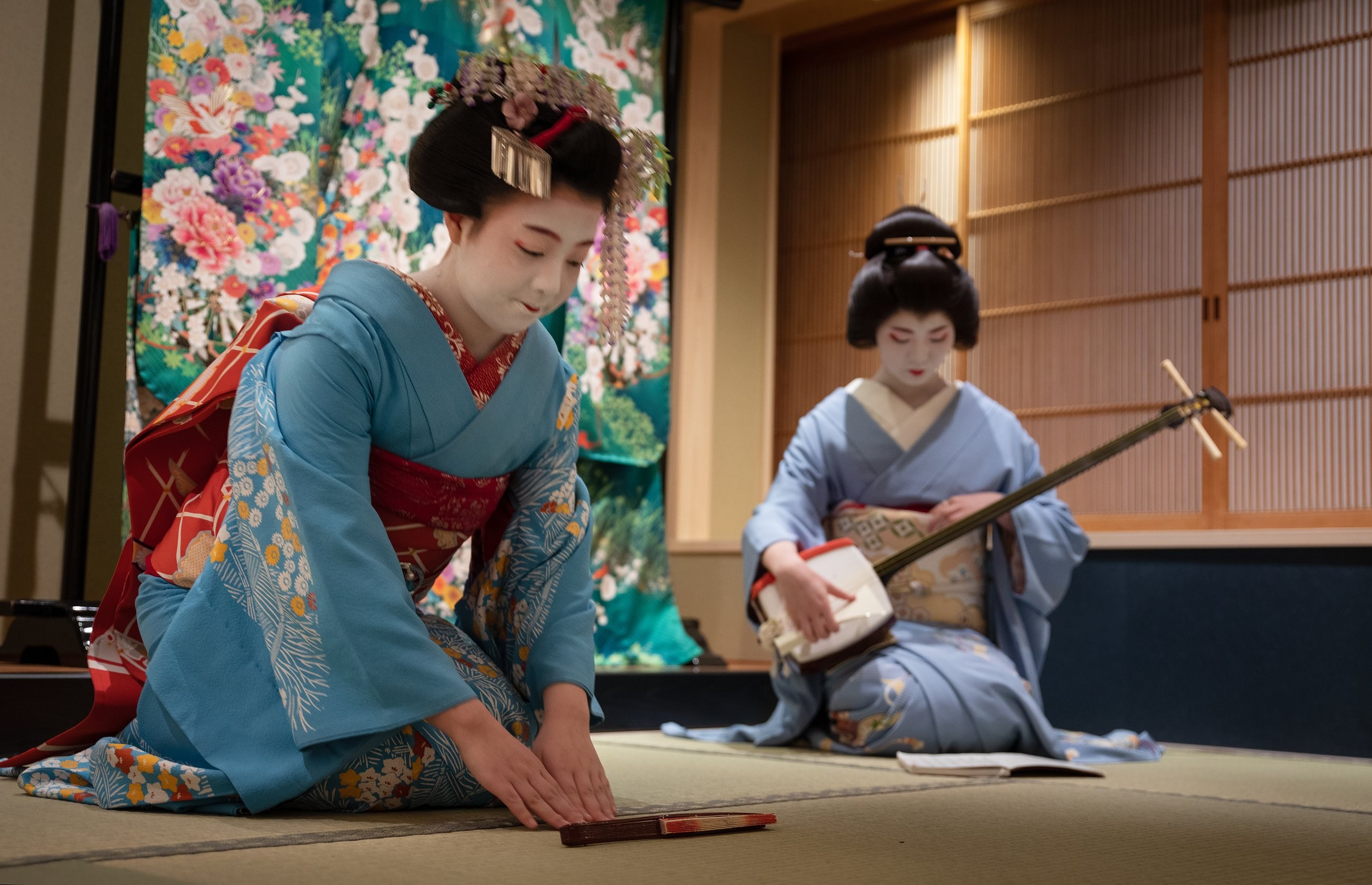 Kyoto: Private Geisha District Tea Ceremony at Dawn in Gion
